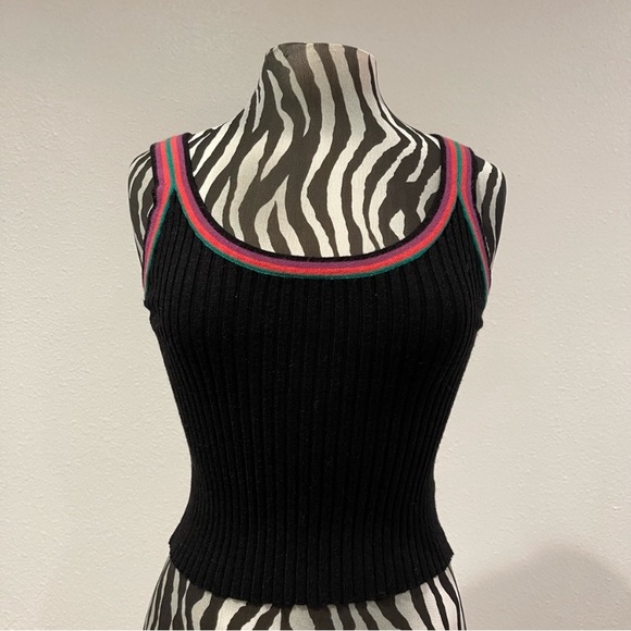 Forever 21 Tops - Black Stretchy Forever 21 Cropped Tank Striped Scoop Neck M